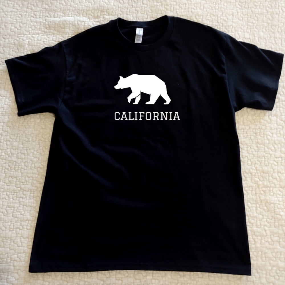 NWT California Graphic Tee, Various Sizes, Black, Short Sleeved
